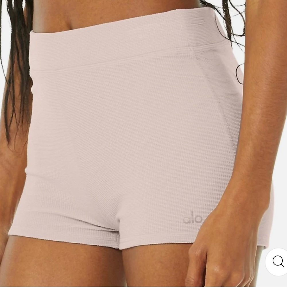 BRAND NEW WITH TAGS - ALO YOGA MICRO WAFFLE PLEASANT BOYSHORT (DUSTY PINK, XS)